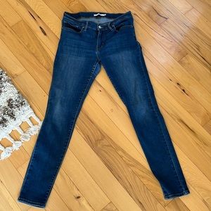 711 Skinny Levi Jeans. Women’s size 30. Slight grass stain on left knee.